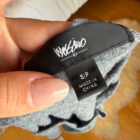 Mossimo Women’s Grey V-Neck Sweater - Picture 2 of 3